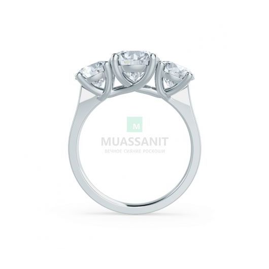 Женское кольцо из белого золота с тремя муассанитами