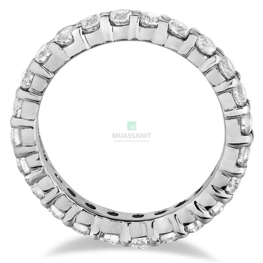 Женское кольцо из белого золото с муассанитами