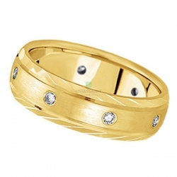 Мужское кольцо из желтого золота с муассанитами