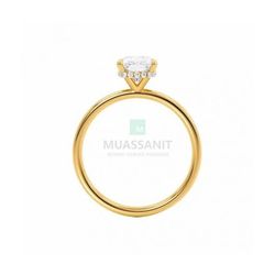 Помолвочное кольцо из желтого золота с муассанитом