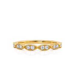 Обручальное кольцо из желтого золота с муассанитом