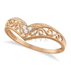 Женское кольцо из красного золота с муассанитами
