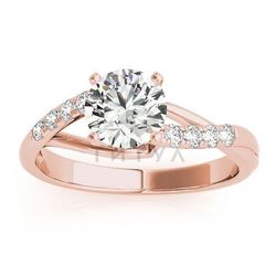 Комплект колец из красного золота с муассанитами