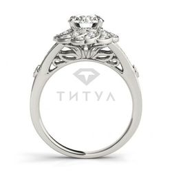 Помолвочное кольцо из белого золота с муассанитами