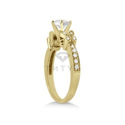 Помолвочное кольцо из желтого золота с муассанитами