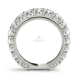 Женское обручальное кольцо из белого золото с муассанитами