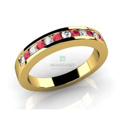 Обручальное кольцо из желтого золота с муассанитами и цветными камнями