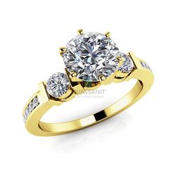 Женское кольцо из желтого золота с тремя муассанитами
